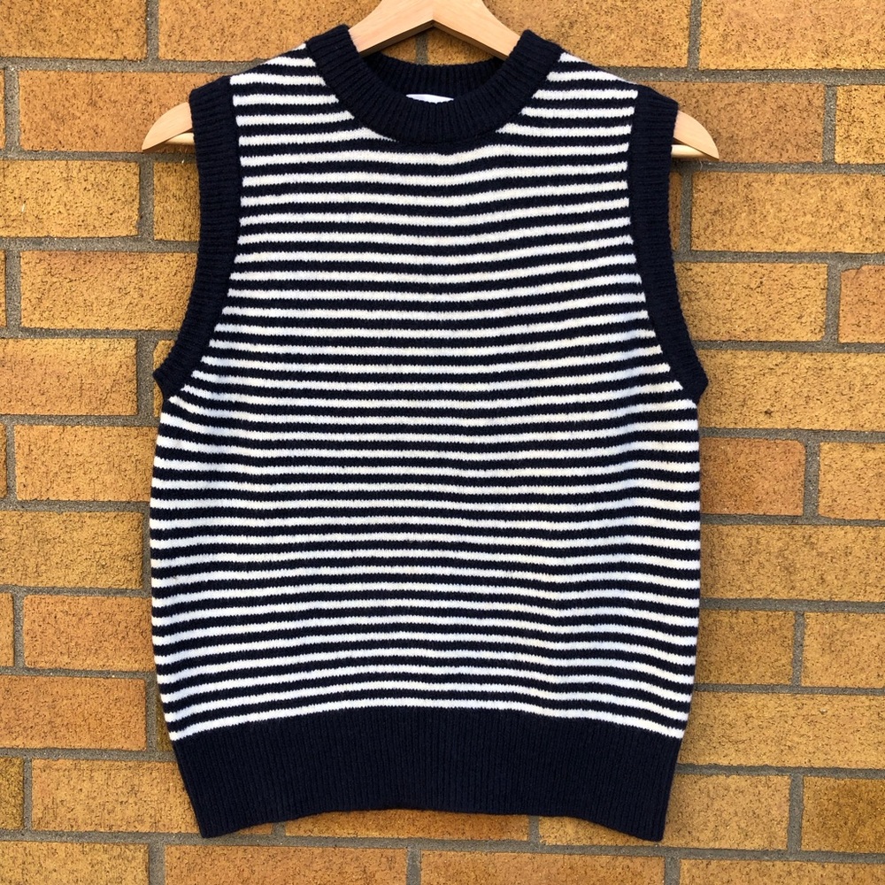 Maison d’ Amelie Paris striped Sweater vest Navy & White ladies size Small -S-